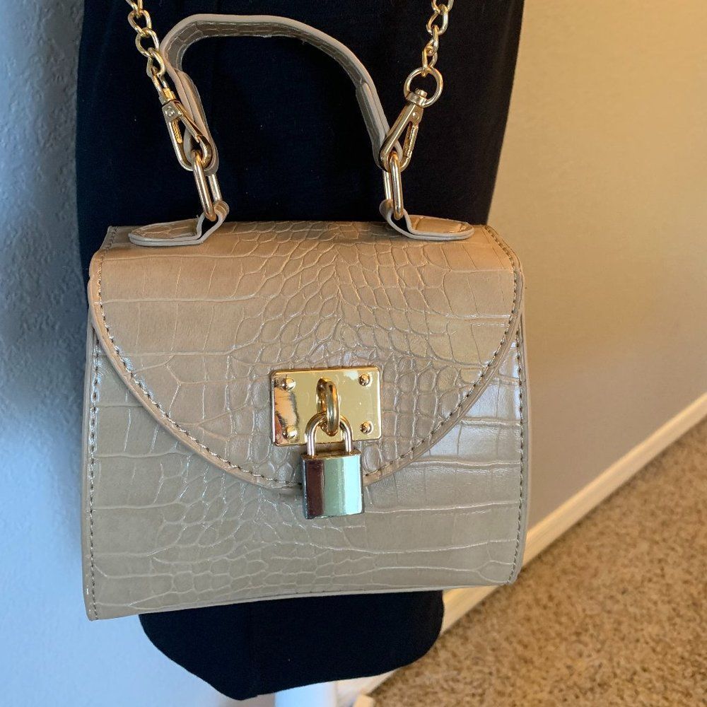 Crocodile Embossed Satchel with Lock / Crossbody Handbag in Beige - NWT - Picture 5 of 7